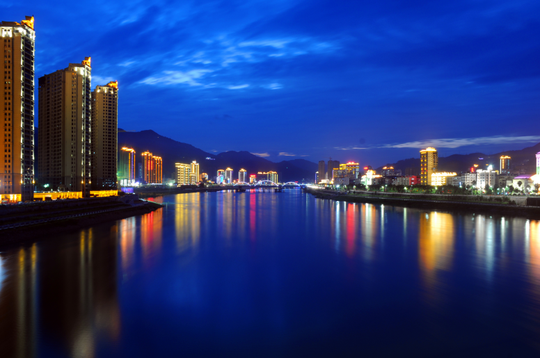 老家青田我代言|作品展(五十六)之"写家乡"——《我在桥上等你》_腾讯