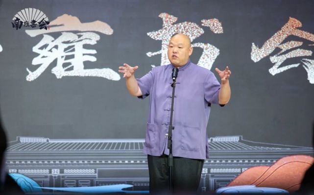 《九卿吊弓匠》王玥波首先登场的是评书泰斗袁阔成先生的再传弟子,对
