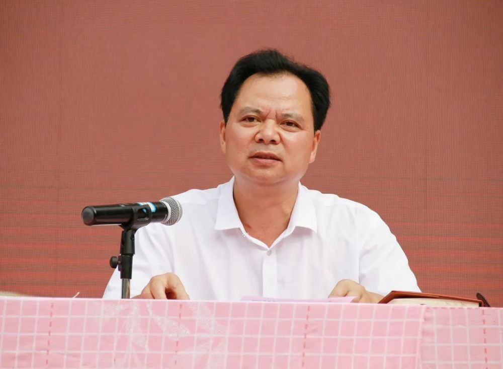 凌云县民族初级中学举行2022年 秋学期开学典礼暨安全教育大会_腾讯