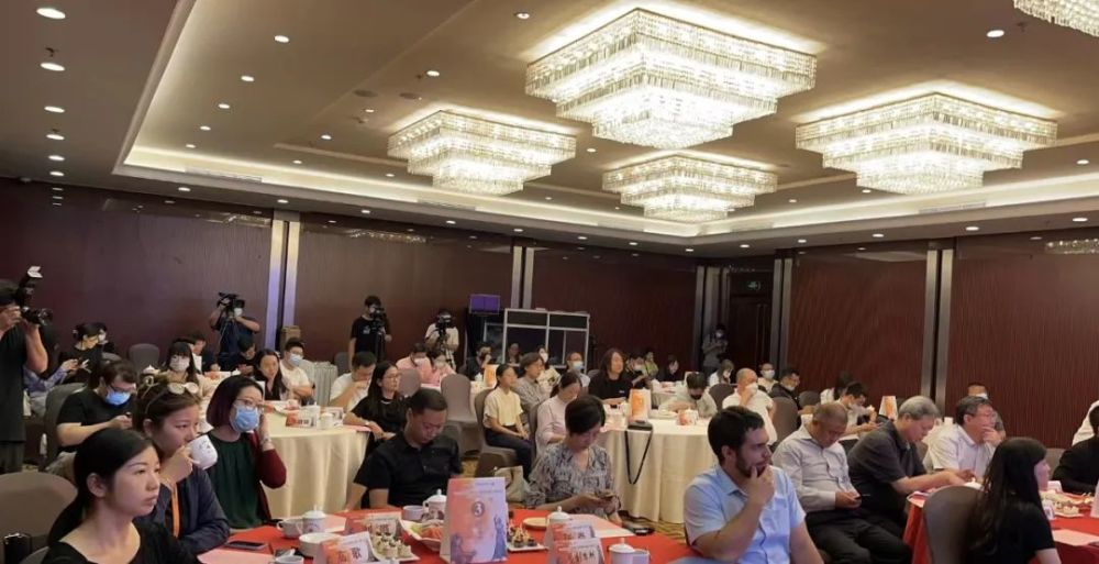 《阿瓦隆之王》六周年生日，10余國駐華大使及貿易機構同慶保定英語學校排名