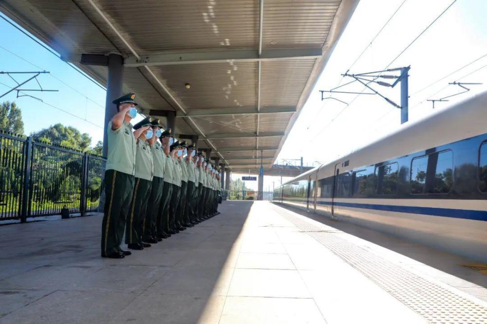 武警山西总队夏秋季退役士兵光荣返乡