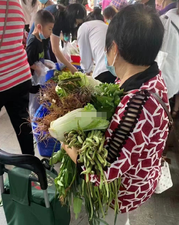 抢菜5分钟,排队2小时,留给顾客的时间不多了.