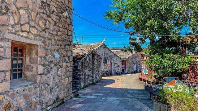 浙江洞头海边渔村,岁月洗涤后的虎皮石房,独具海岛民居特色_腾讯新闻