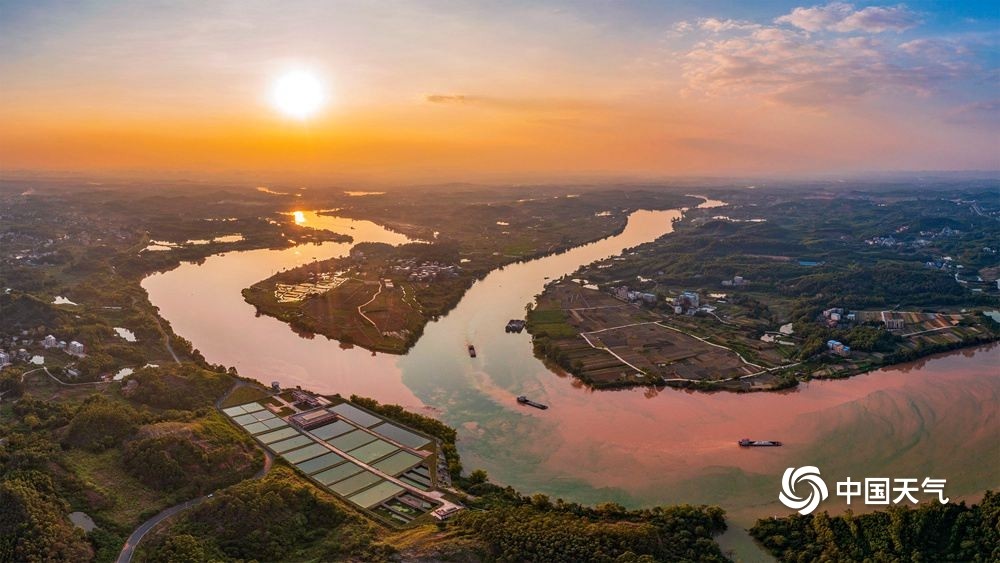 广西南宁三江口现鸳鸯江奇观江水一黄一绿泾渭分明