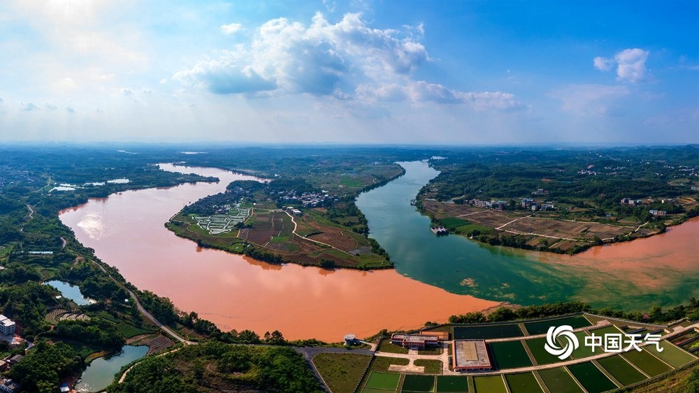 广西南宁三江口现鸳鸯江奇观江水一黄一绿泾渭分明