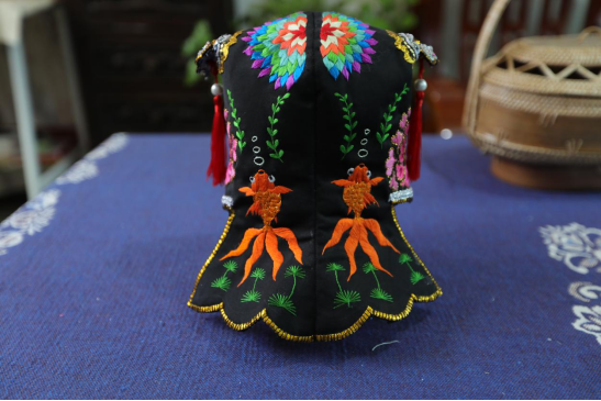 文化传承|艺术"针"功夫,这些沙朗白族刺绣帽好美!