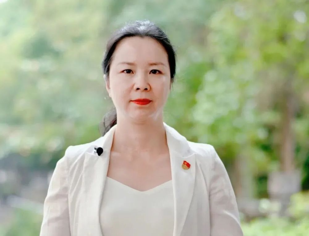 北湖区人大常委会党组书记,主任李群利"以一线的心态,前线的状态,火线