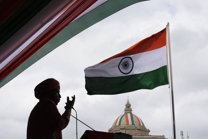 印度欢呼“大国崛起”，取代英国跻身世界第5，莫迪要乐开花了