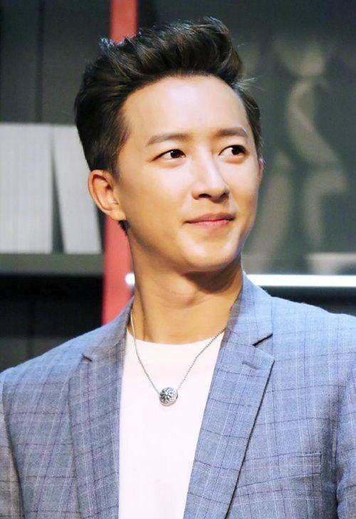 港交所回应乐华娱乐暂缓上市,我认为"成也王一博,败也王一博"