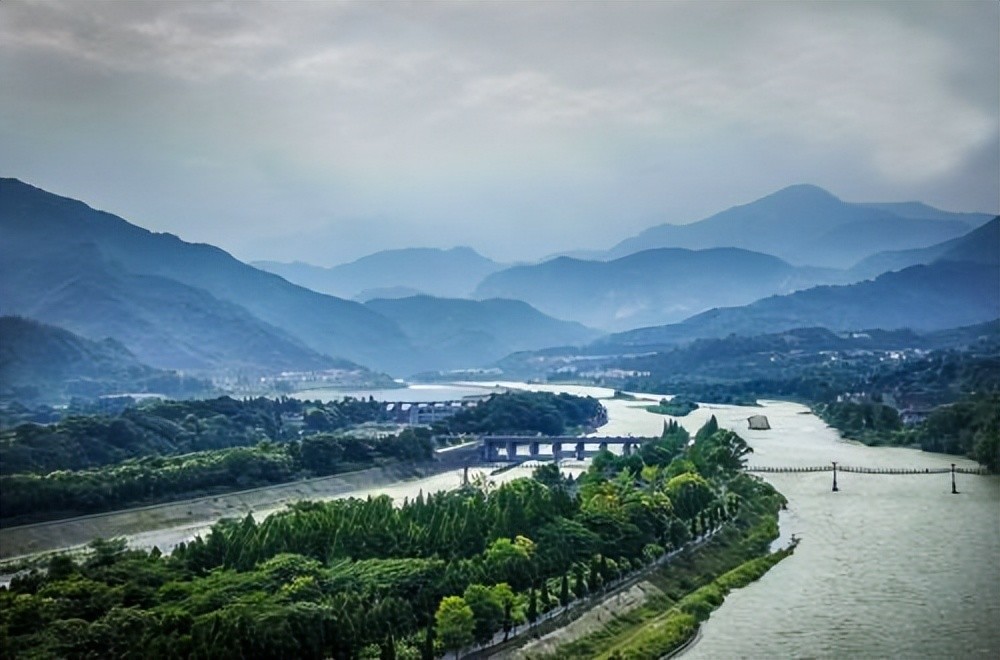 附近旅游景区哪里好玩（成都周边自驾游去哪里好玩）