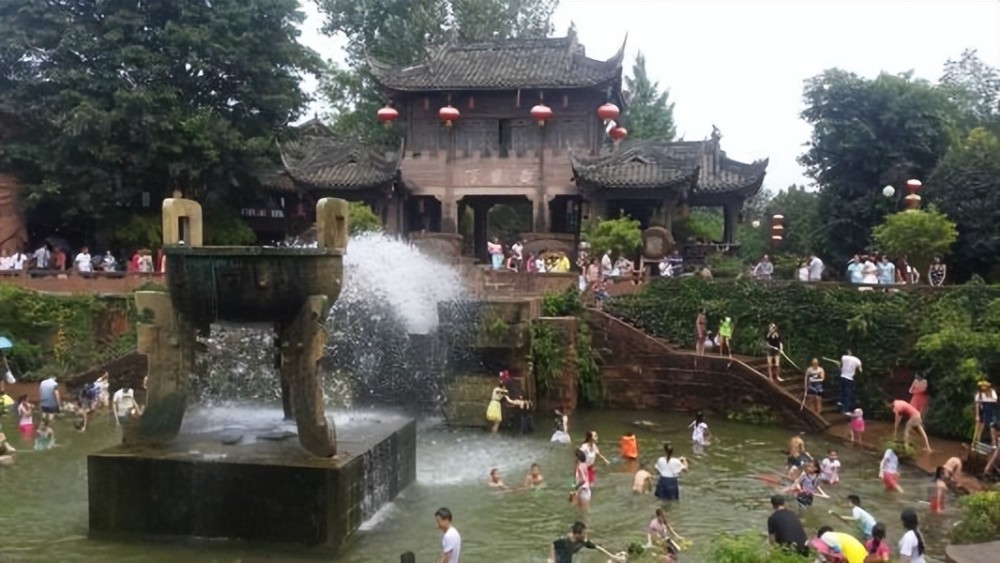 附近旅游景区哪里好玩（成都周边自驾游去哪里好玩）