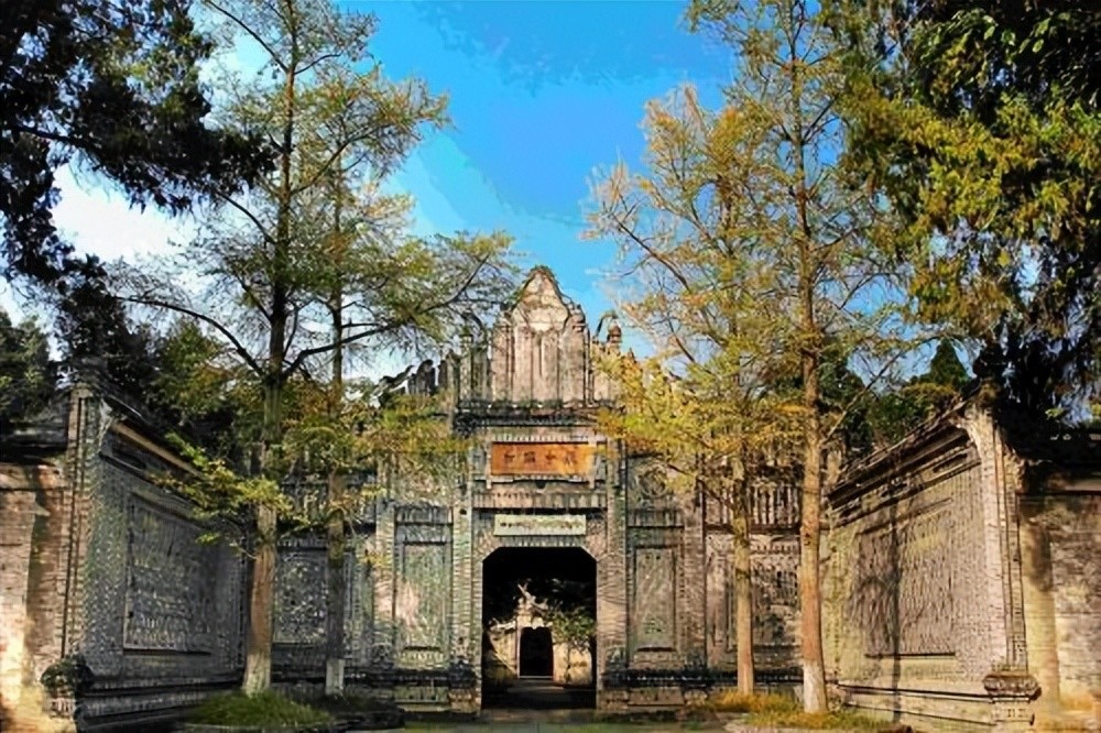 附近旅游景区哪里好玩（成都周边自驾游去哪里好玩）