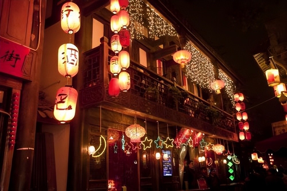 附近旅游景区哪里好玩（成都周边自驾游去哪里好玩）