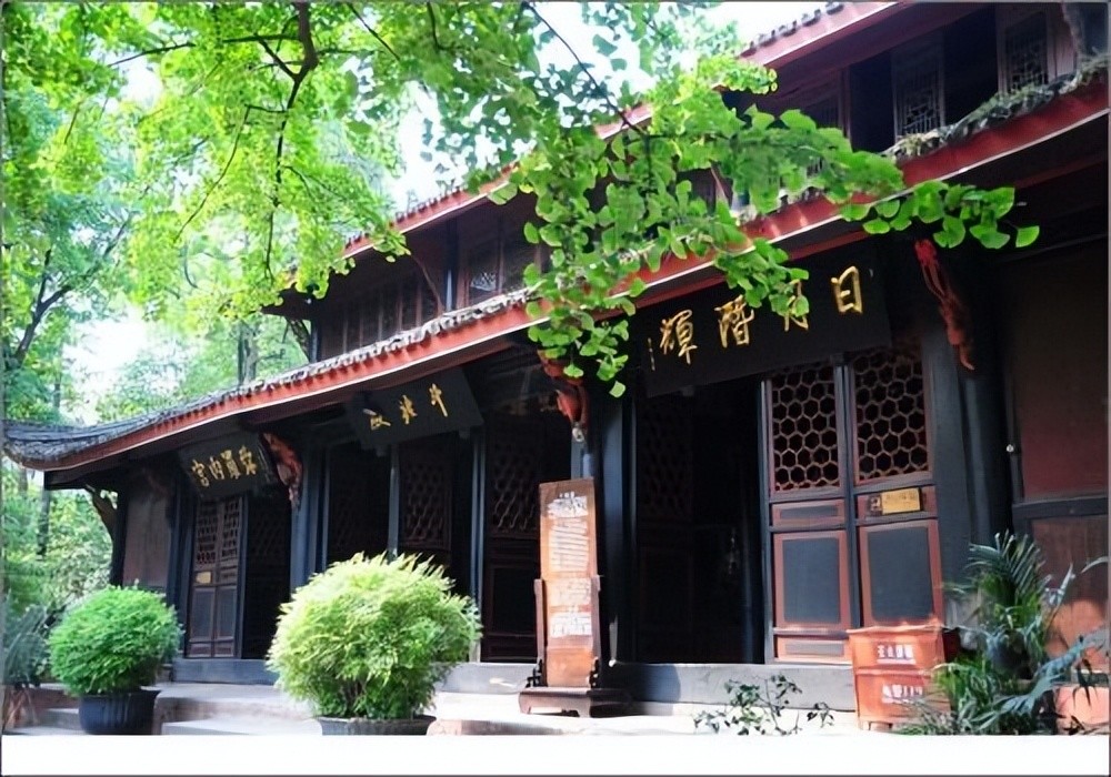 附近旅游景区哪里好玩（成都周边自驾游去哪里好玩）