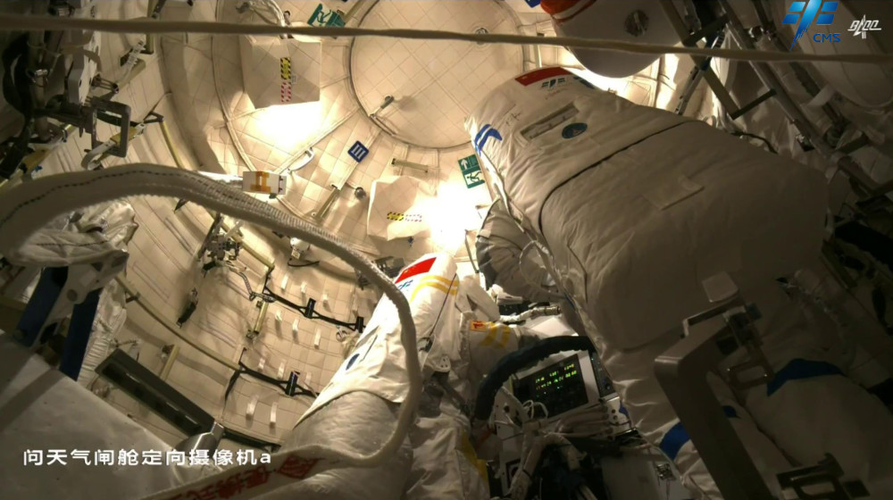 神十四航天员解锁太空新视角,画面过于美丽,问天气闸舱不负众望-腾讯
