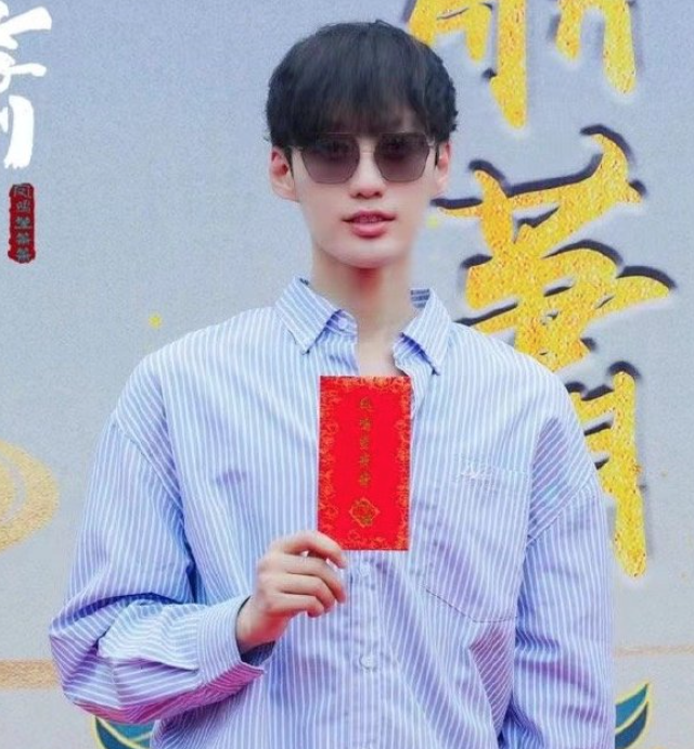 这位↓这哥们还参加过《青春有你3》和《明日之子》第二季,爱豆转演员