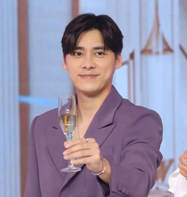 明星发腮群像文章判若两人李易峰脸胖一圈刘亦菲也栽了