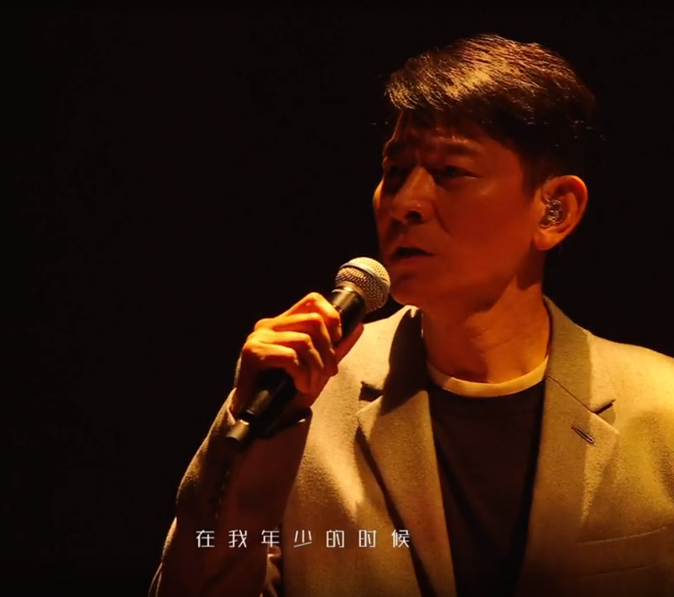 从第一首《如果你是我的传说》开始,借《情深的一句》向歌迷告白,希望