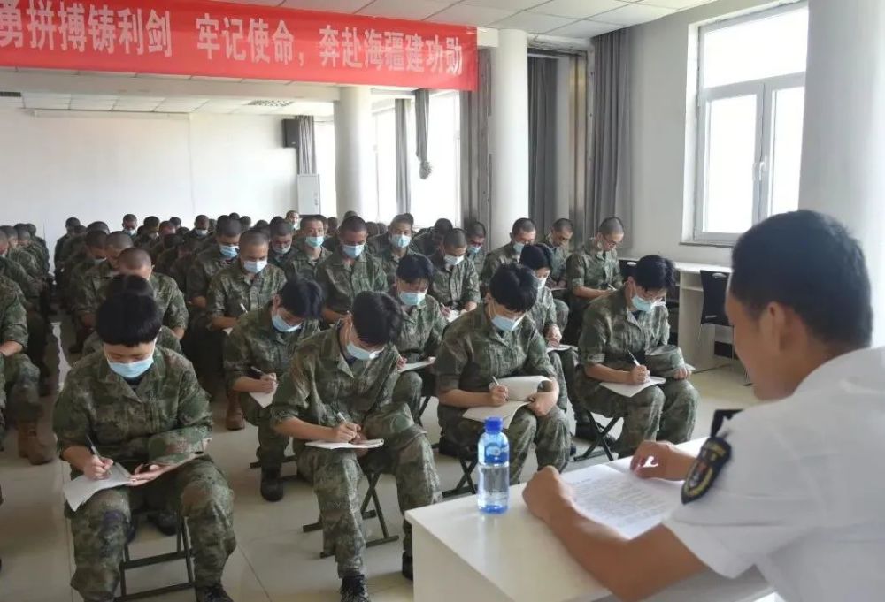 开学啦！来看看海军军校女学员入学后的样子开言英语小班课怎么样