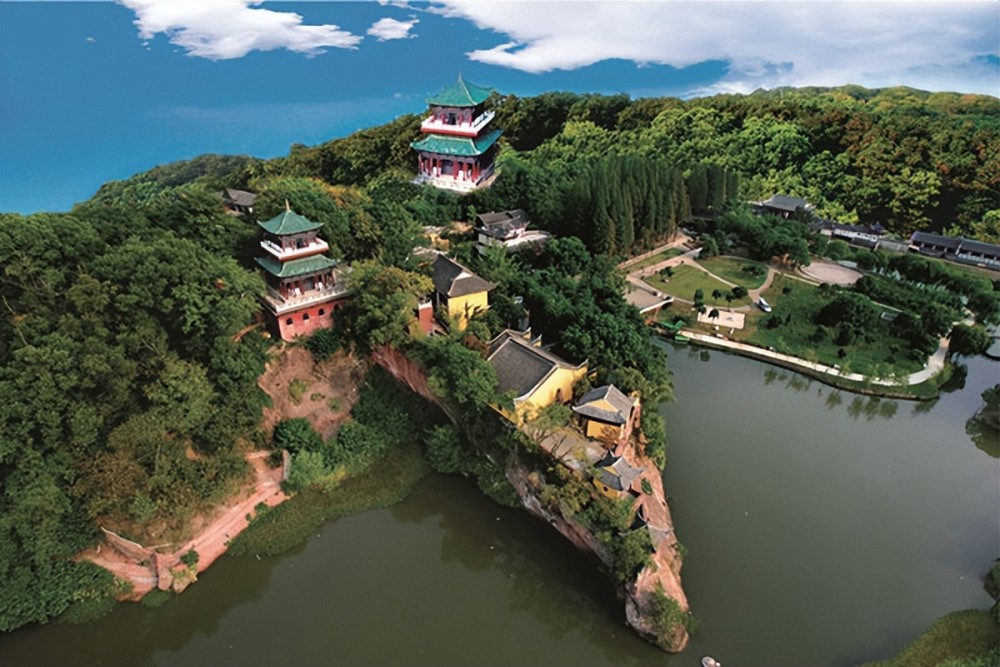 苏轼泛游赤壁写的这首豪放词,开篇就是千古名句,被誉为千古绝唱_腾讯