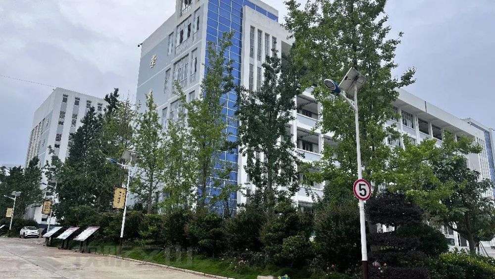 绿美文山丨砚山县第二高级中学:校园如画,领悟绿色之美_腾讯新闻
