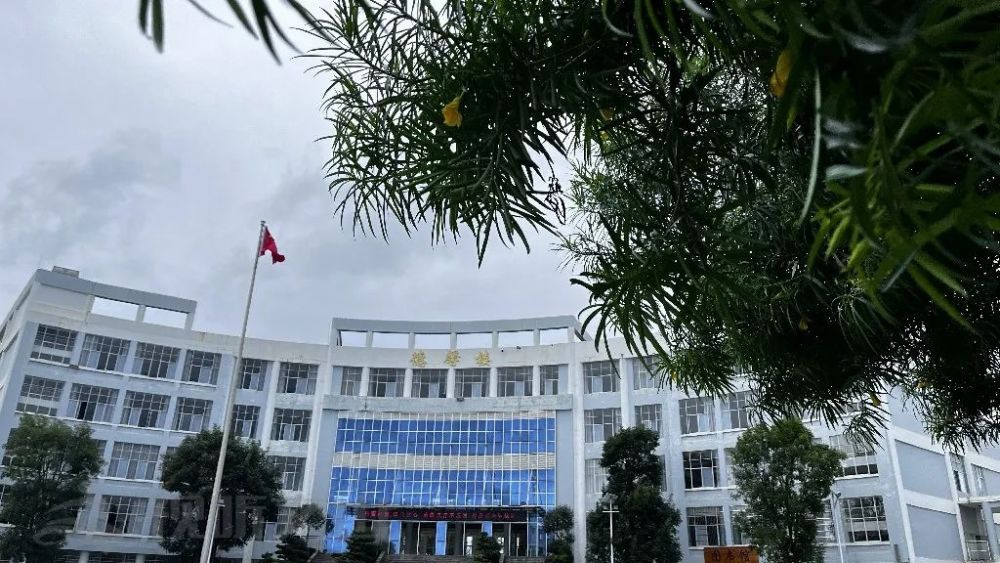 绿美文山丨砚山县第二高级中学:校园如画,领悟绿色之美_腾讯新闻
