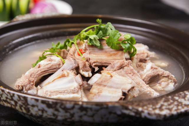 羊排我喜欢在家这样做,简单方便,不腥不腻,口感更好吃