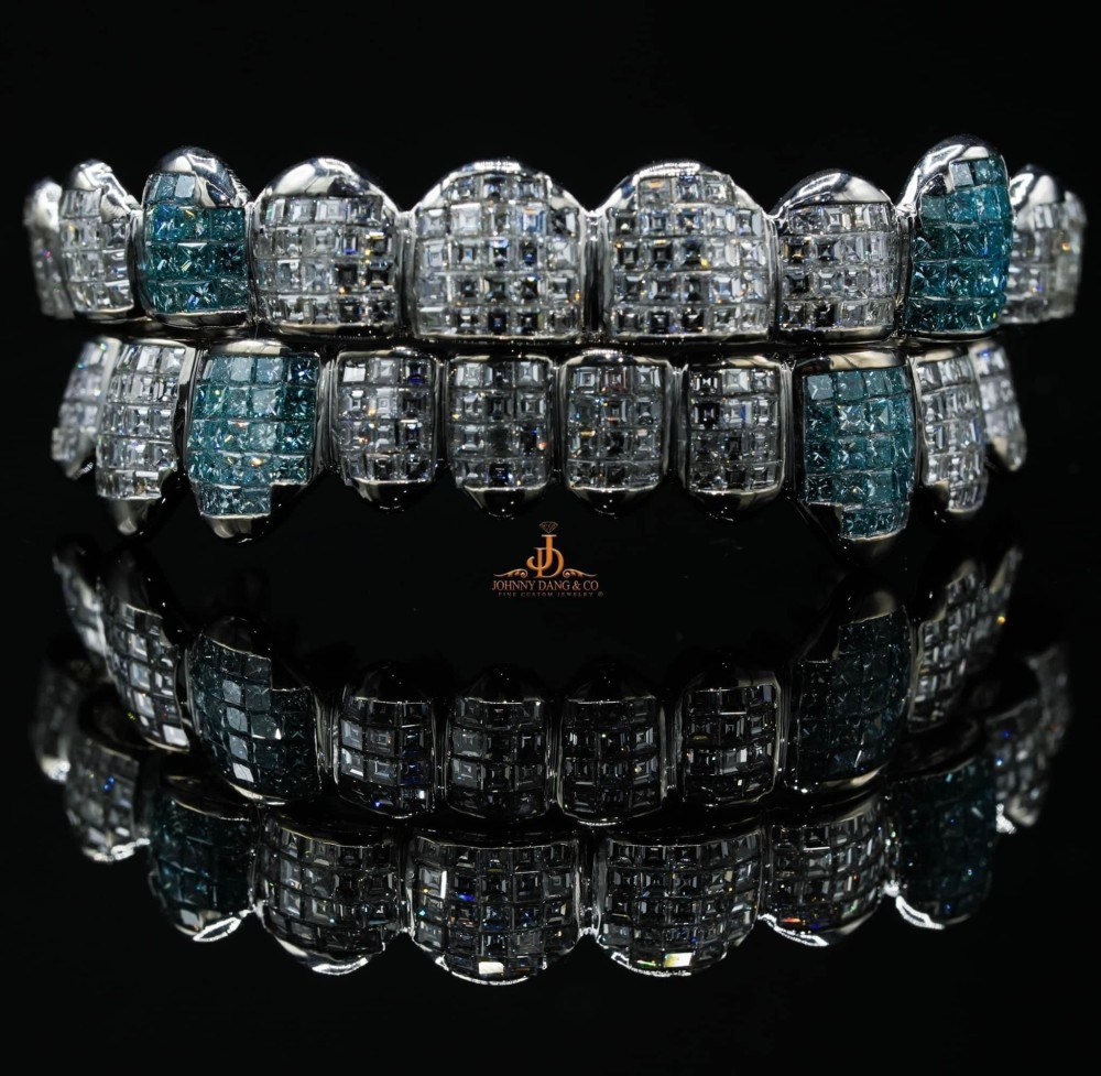 日前,莫兰特再次找到了johnny dang,让他帮自己定制一副新的钻石牙套.