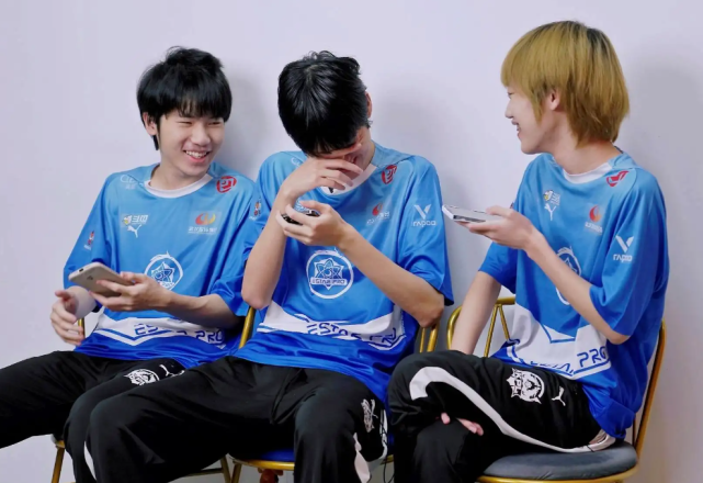 es纪录片真温馨,花海高度肯定sk:他是我心中的kpl第一教练