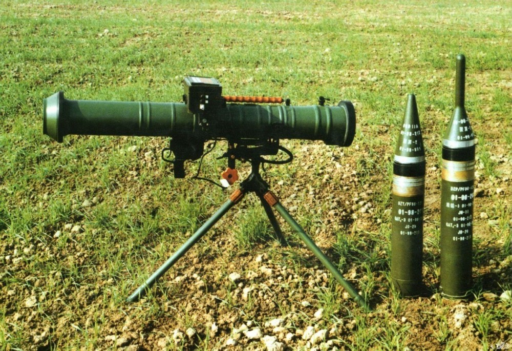 120mm火箭筒图片