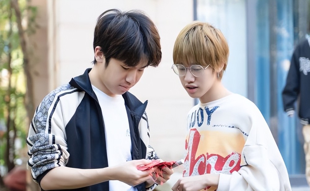 es总决赛不敌狼队,痛失四连冠,花海清融齐齐发文道歉_腾讯新闻