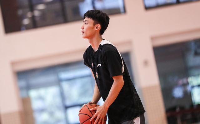 徐杰回国后,与广东启动续约谈判!朱芳雨可以花小钱办大事