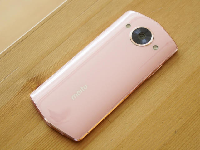 美图m8拍照强大在哪里前置镜头对焦更快