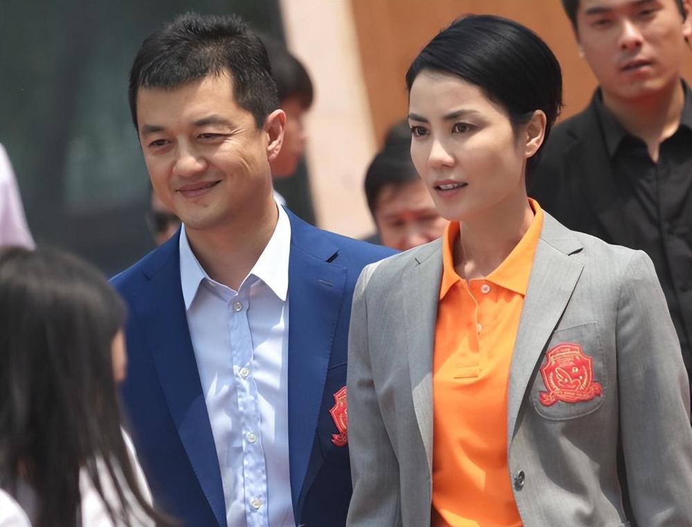 李亚鹏公司被执行4.5亿,妻女生活暂未受影响,或将复出拍电影_腾讯新闻