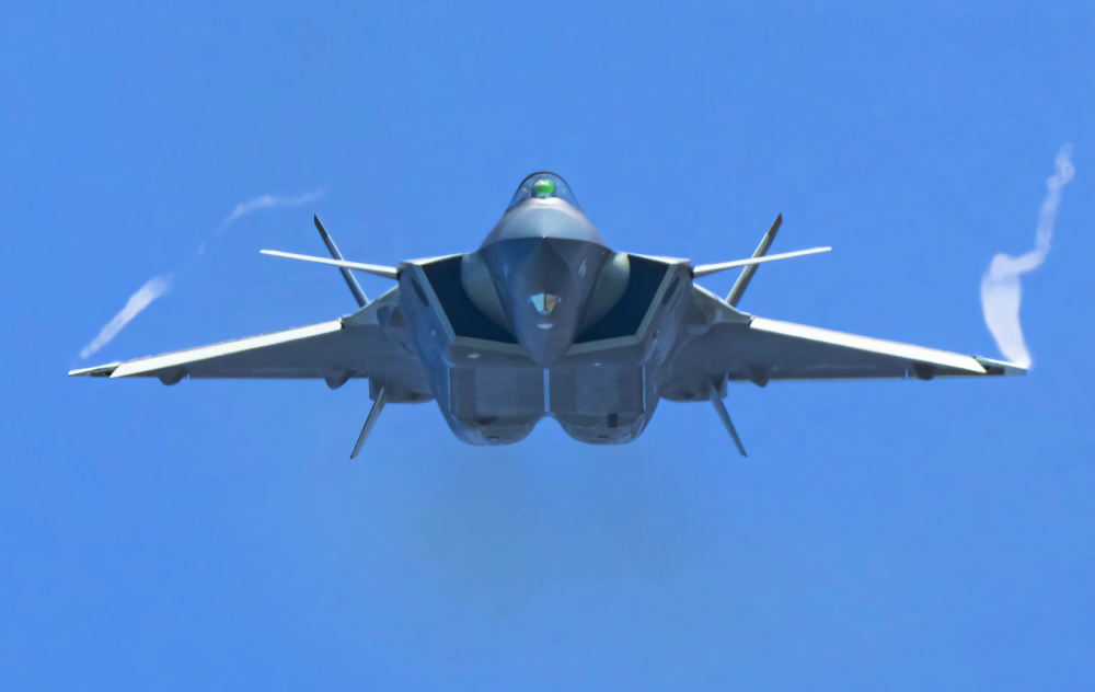 在长春空军开放日活动上,歼20的飞行表演再次引起了军迷们的热烈讨论