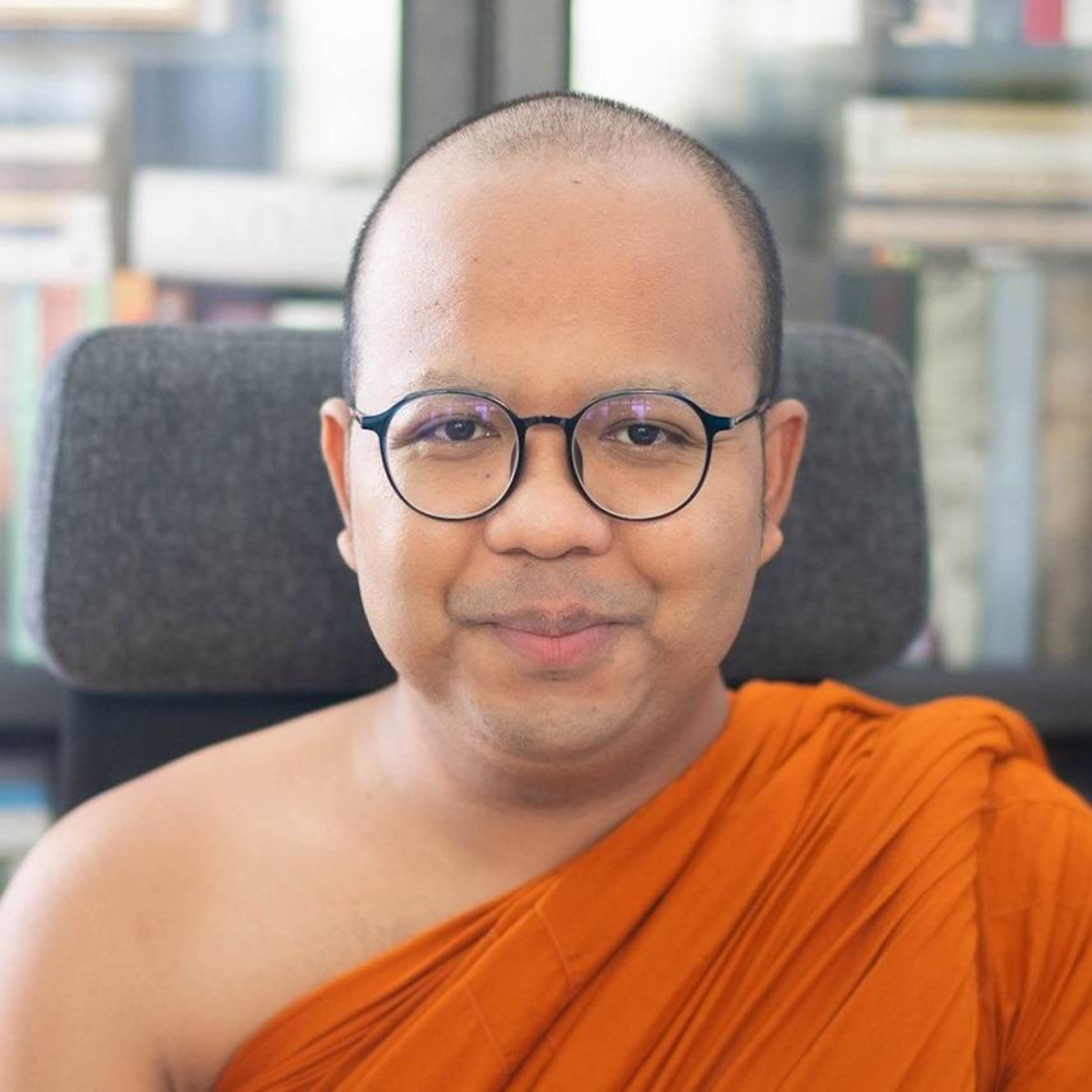 泰国和尚还俗跨性别成女学霸网红带360万现金买豪车怒怼网友