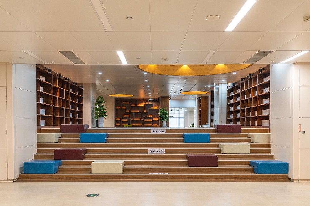 厦门图书馆集美新城馆成"数智化"便民新样本_腾讯新闻