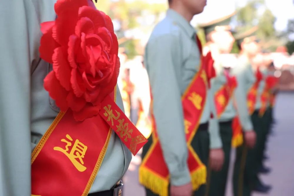 光荣退伍(罗辉波,刘浩,王若丞)摄影作者简介罗辉波,四级警士长警衔