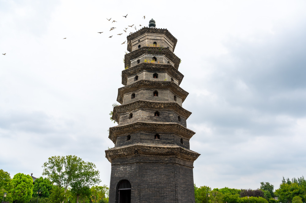 江苏第一塔海春轩塔塔无地基却屹立千年不倒知道的人不多