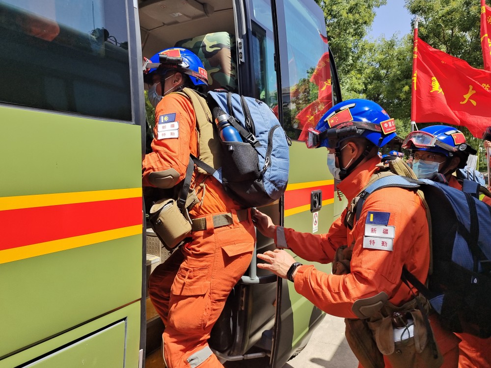 人員已完成戰備等級轉換,對地震救援裝備,攜行給養物資進行全面檢查