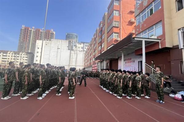河北武安第十中学隆重举行2022级新生军训开营仪式