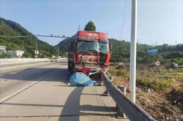 长下坡路段货车突然刹车失灵,记住这几点也许能救命!丨大警示