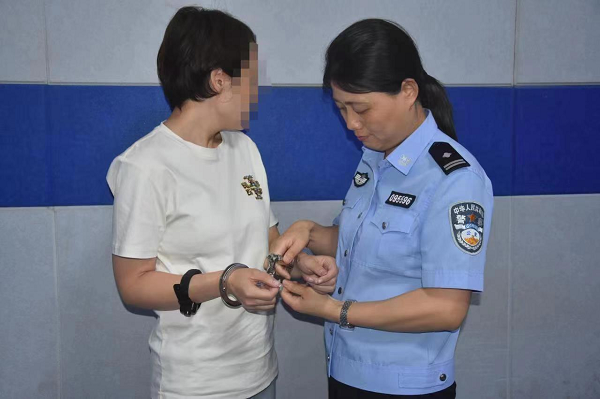 女警陈艳清:经侦路上 铿锵玫瑰绽芳华_腾讯新闻