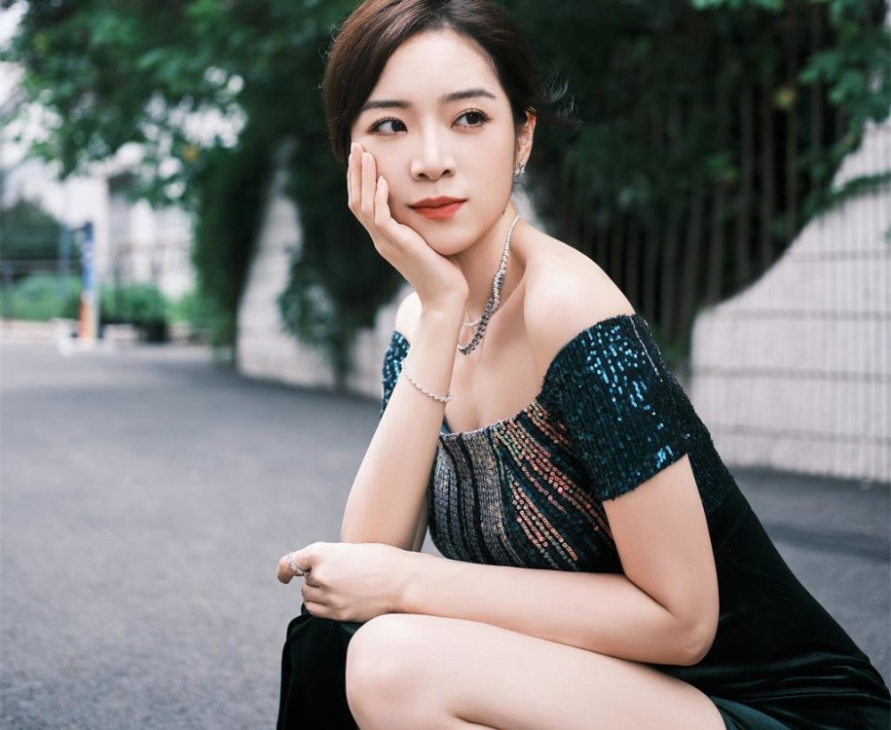 被冲上热搜一天余霜终于措辞解释没有生气也没有不好的意思