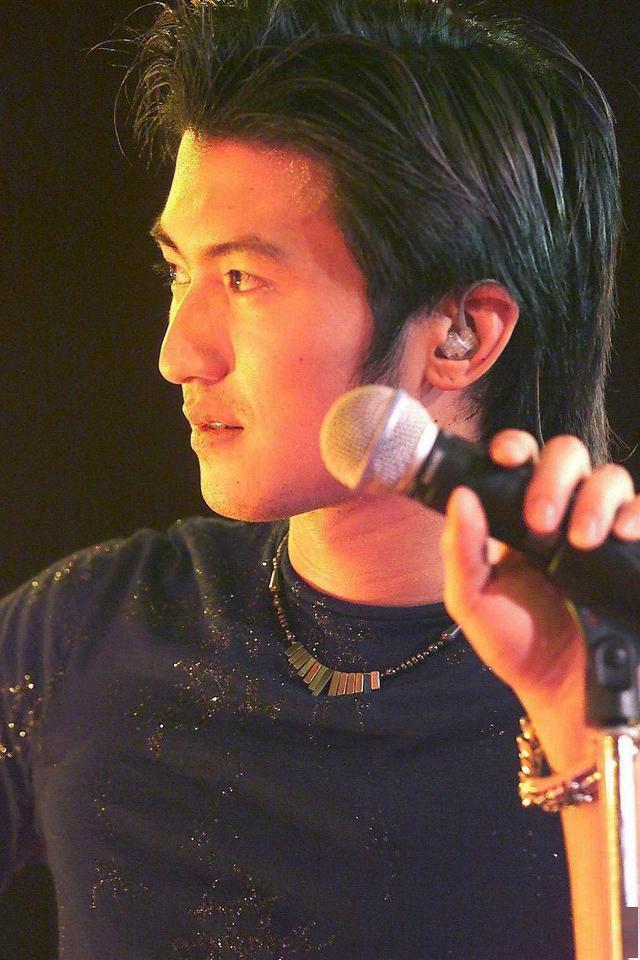 谢霆锋以一己之力终结四大天王时代当年他到底有多火