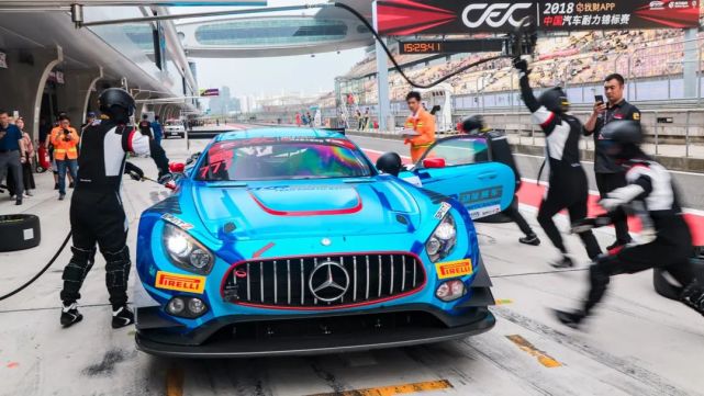 猥琐发育16年 终于可以驾驶GT3赛车参赛_腾讯新闻