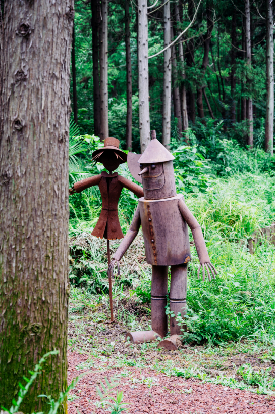 还有绿野仙踪的铁皮人和稻草人守护着信仰.