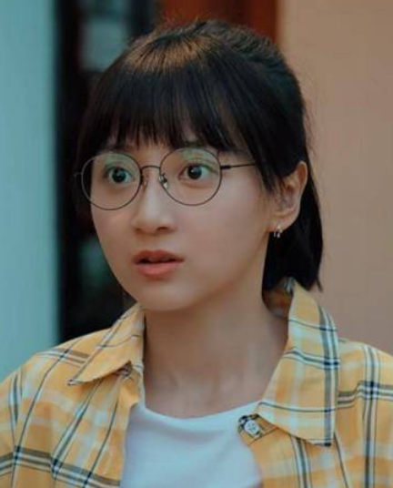 从"小老太太"到清冷美女,《二十不惑》的卜冠今,怎么变好看了?