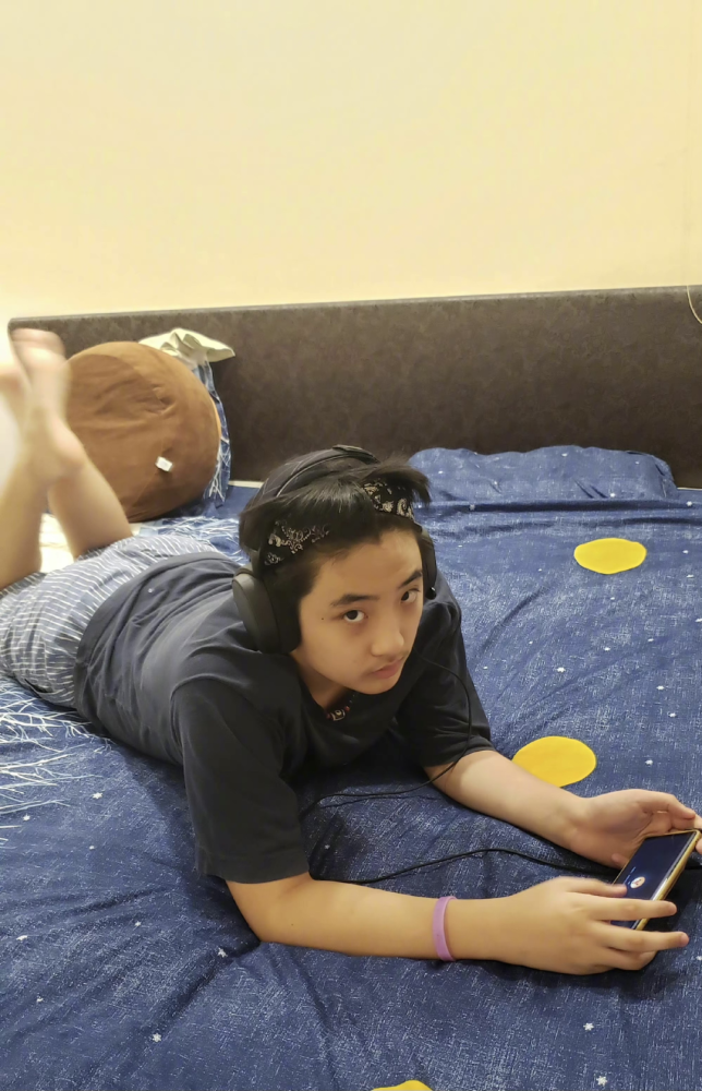 吴镇宇儿子确诊新冠!吴费曼自述"每天吃粥",担心功课被落下_腾讯新闻