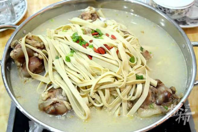 "云游金华·主播探店"系列之金华特色美食筒骨煲之旅